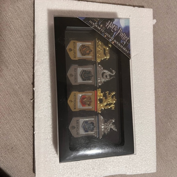 NWT Noble Collection Harry Potter Hogwarts Bookmarks - Picture 4 of 5